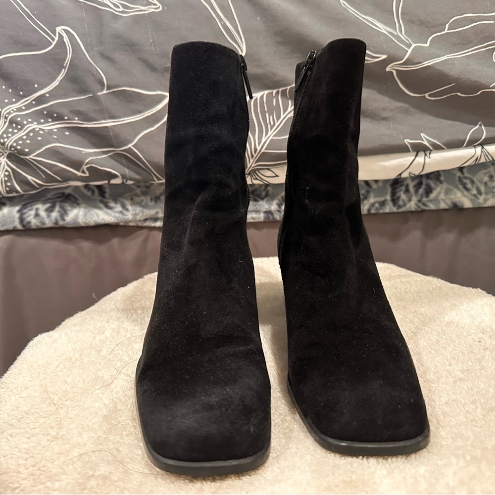 Ann Taylor Heeled Boots - Picture 2 of 3